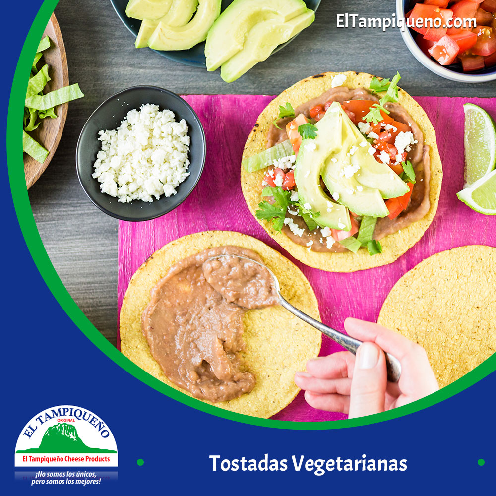 09 Tostadas Vegetarianas con Aguacate y Queso Mexicano