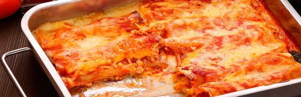 16 Cannelloni Stuffed With Cheese With Tomato Sauce